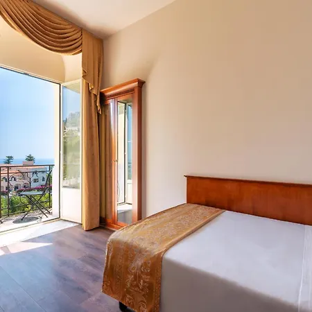 Excelsior Palace 4* טאורמינה